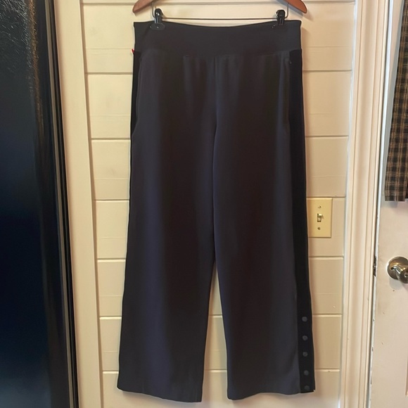 Athleta Retroplush Velvet Stripe
Straight Leg Pant Size
L. - Picture 2 of 11